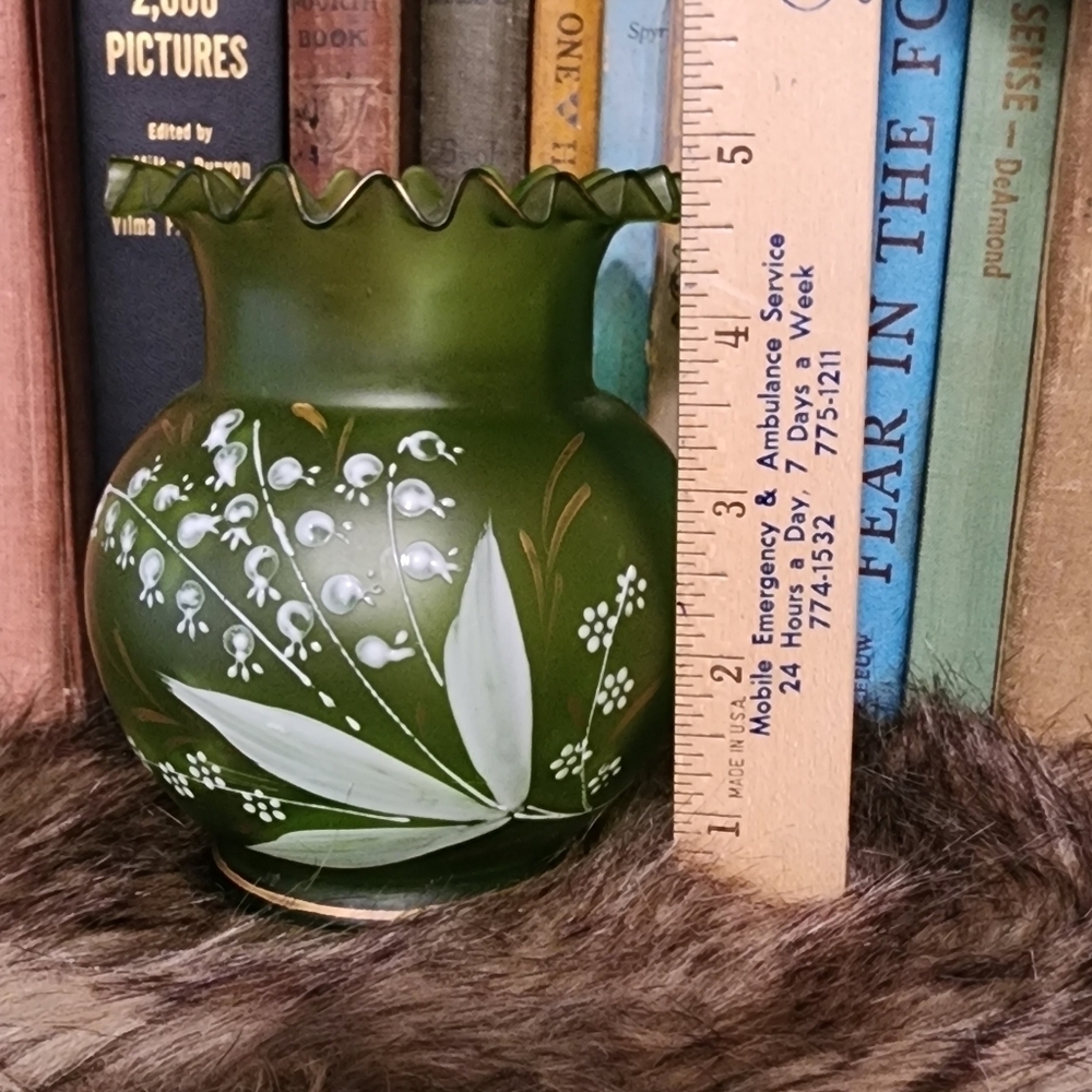 Victorian Bohemian Glass Vase Green Ruffled Edge Lily Of The Valley Handpainted - Picture 6 of 8